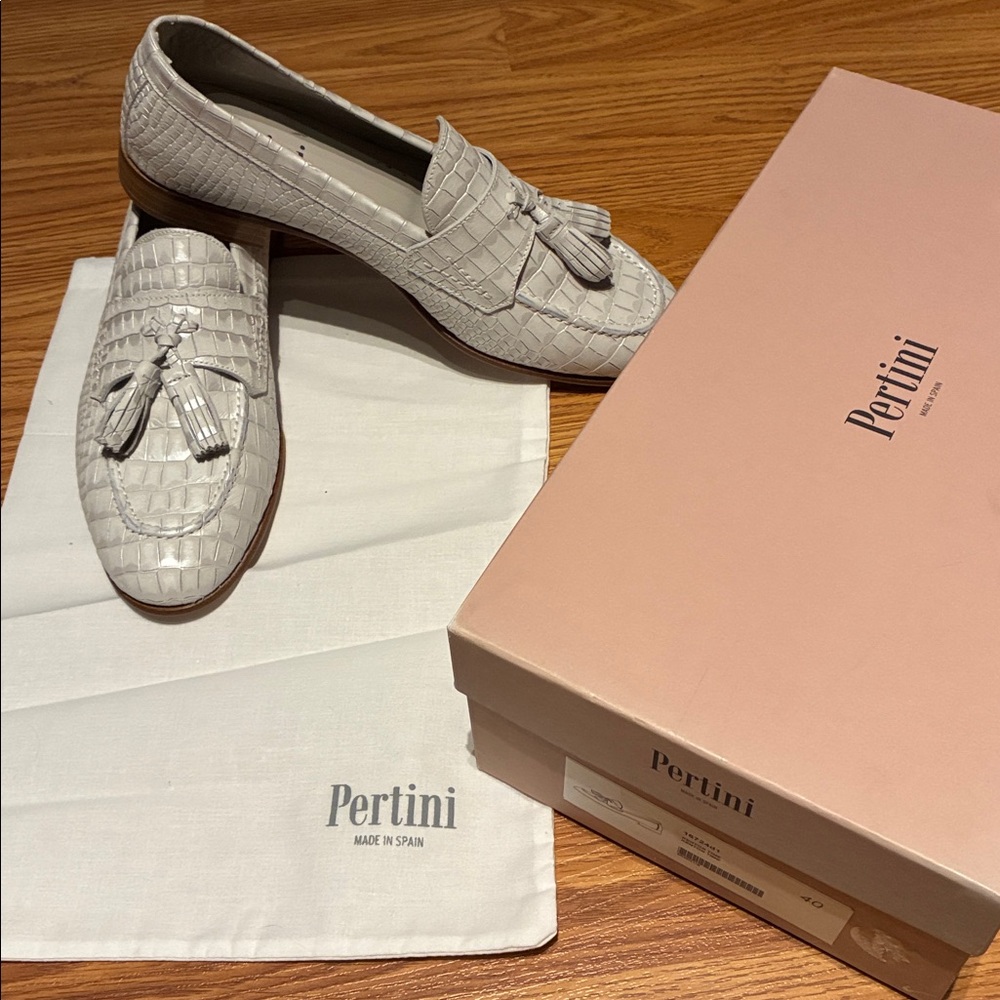 Pertini White Croc-Embossed Loafers